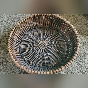 Very cute basket. Can be used for serving bread or whatever you want